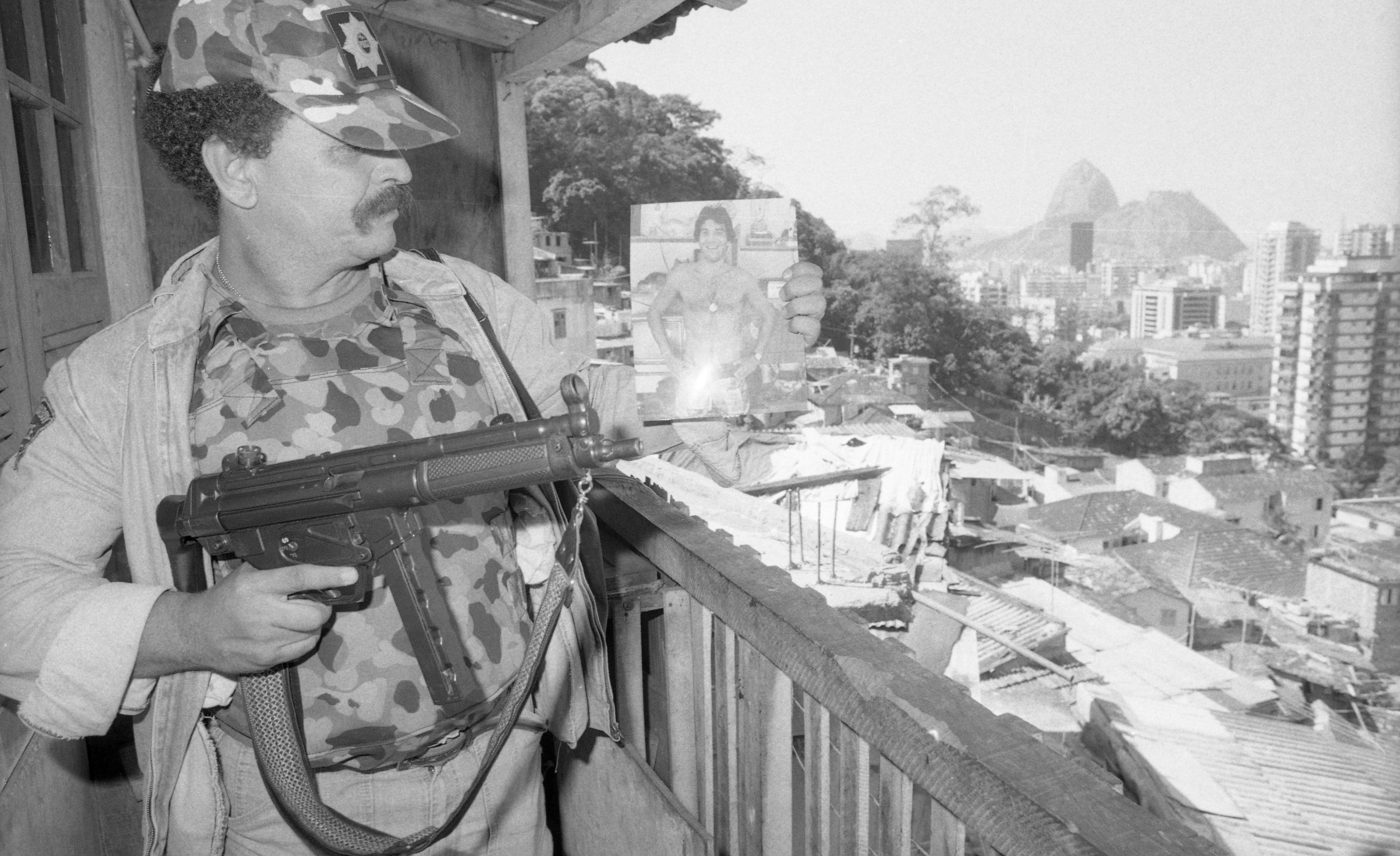 Tiroteios fazem Dona Marta reviver terror de guerra do tráfico nos anos 80 Blog do Acervo O