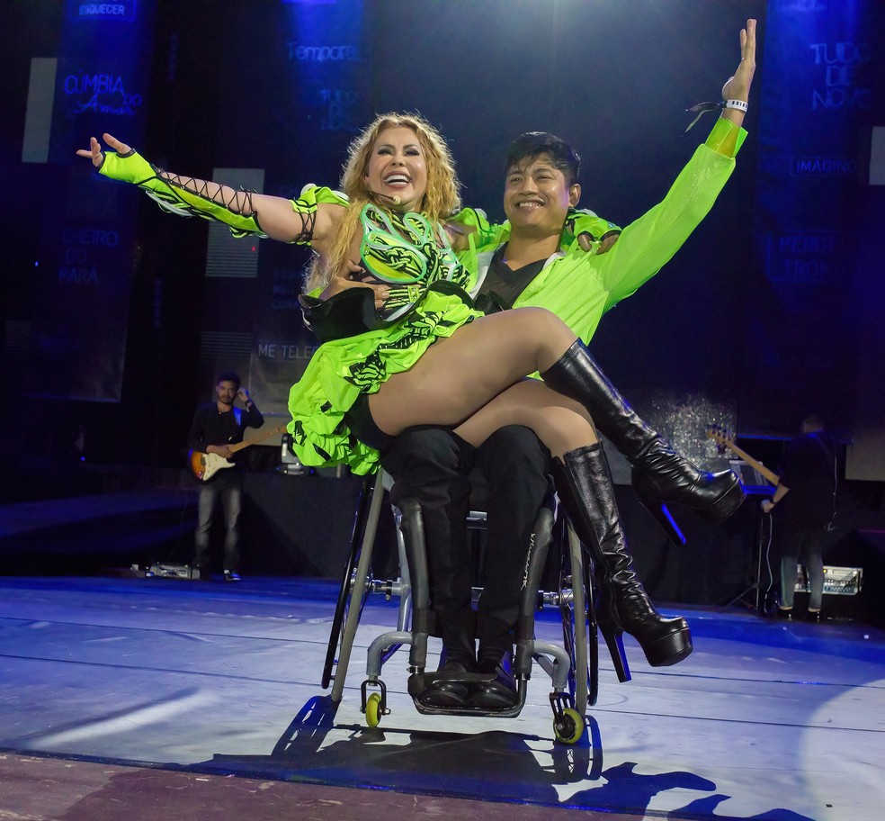 Joelma e o bailarino Adriano Silva. — Foto: Divulgação