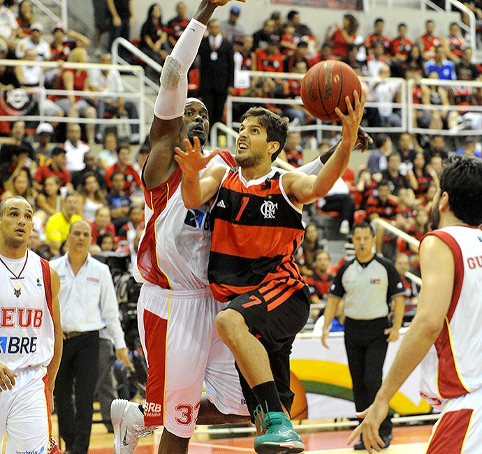 Laprovittola rouba a cena na estreia e recebe elogios de Rubén Magnano
