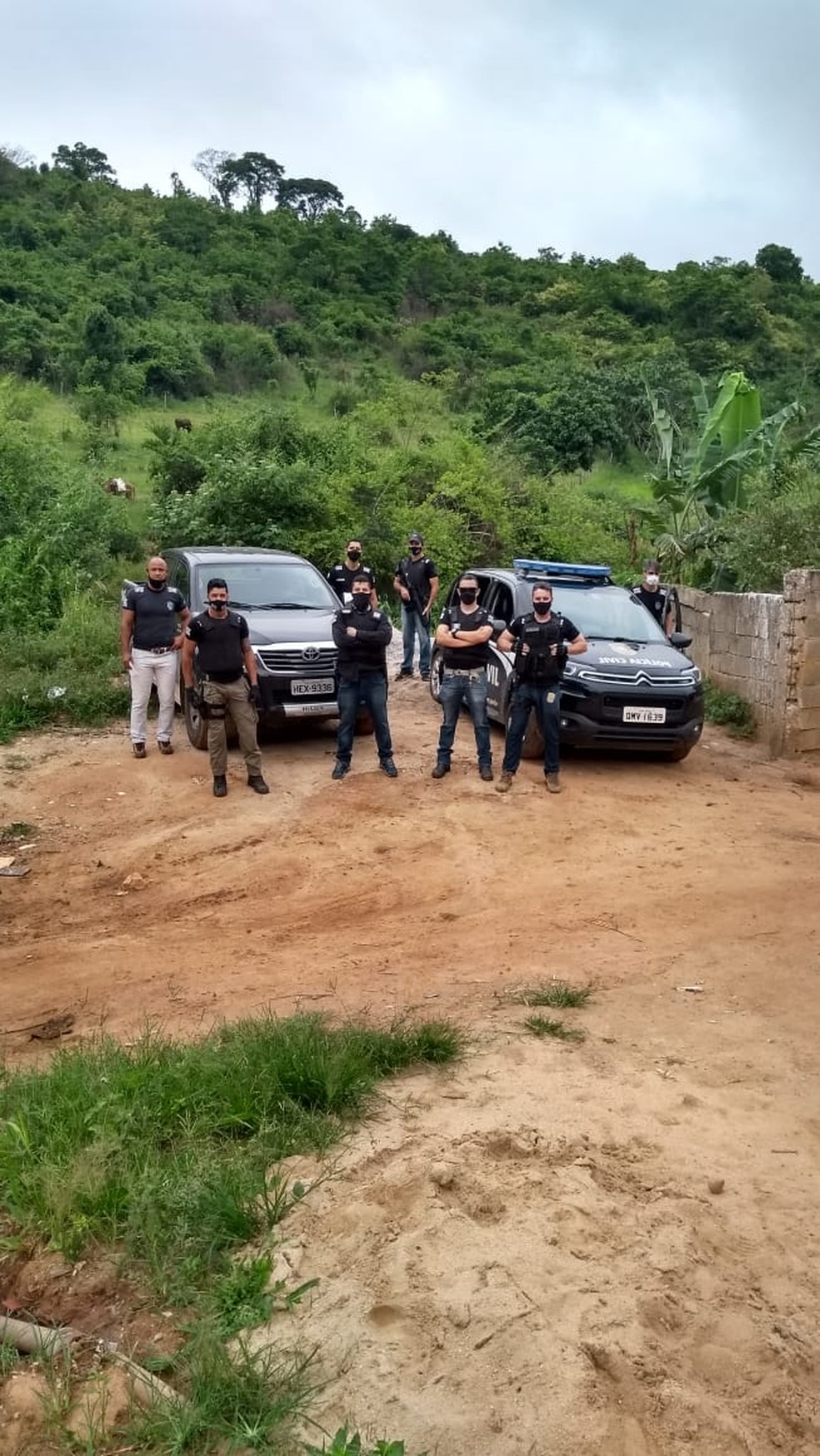Policiais cumpriram dois mandados de prisão e seis de busca e apreensão em Teófilo Otoni — Foto: Polícia Civil/Divulgação