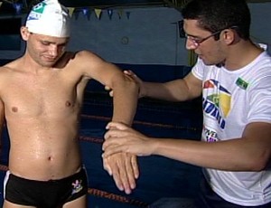 Felipe Tavares volta às piscinas em Uberaba, MG (Foto: Reprodução/ TV Integração)