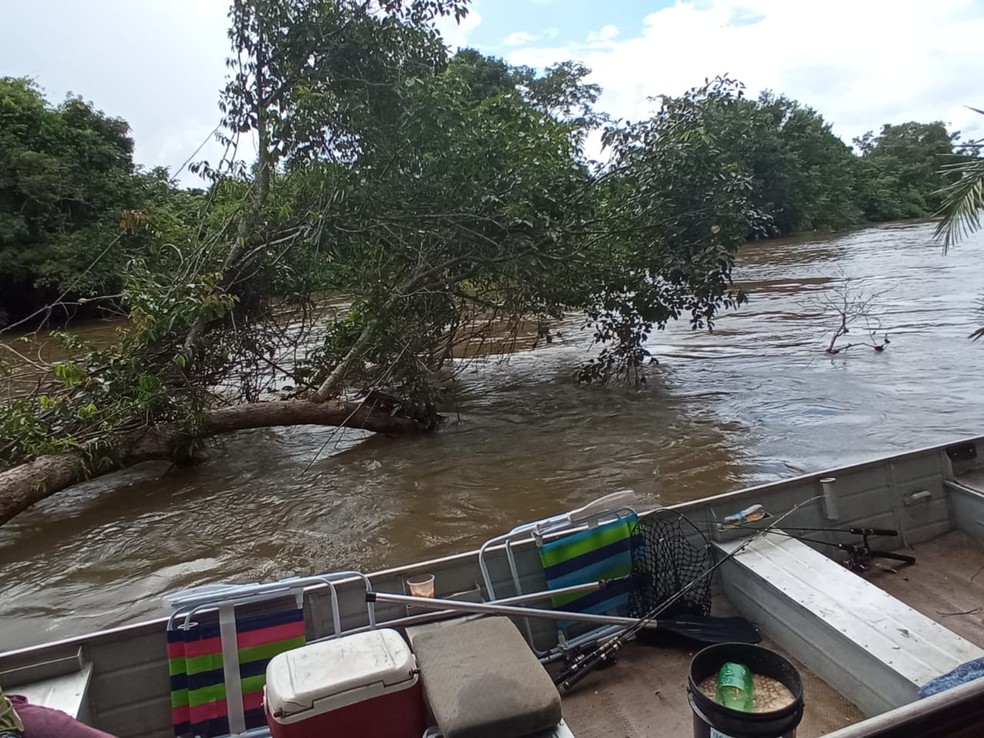 Segundo informações, João Zago, de 69 anos, pescava no rio quando o barco dele bateu em uma pedra — Foto: Corpo de Bombeiros de Mato Grosso