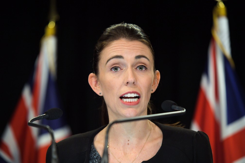 Primeira-ministra Jacinda Ardern em imagem de quarta-feira (18) — Foto: David Lintott/AFP