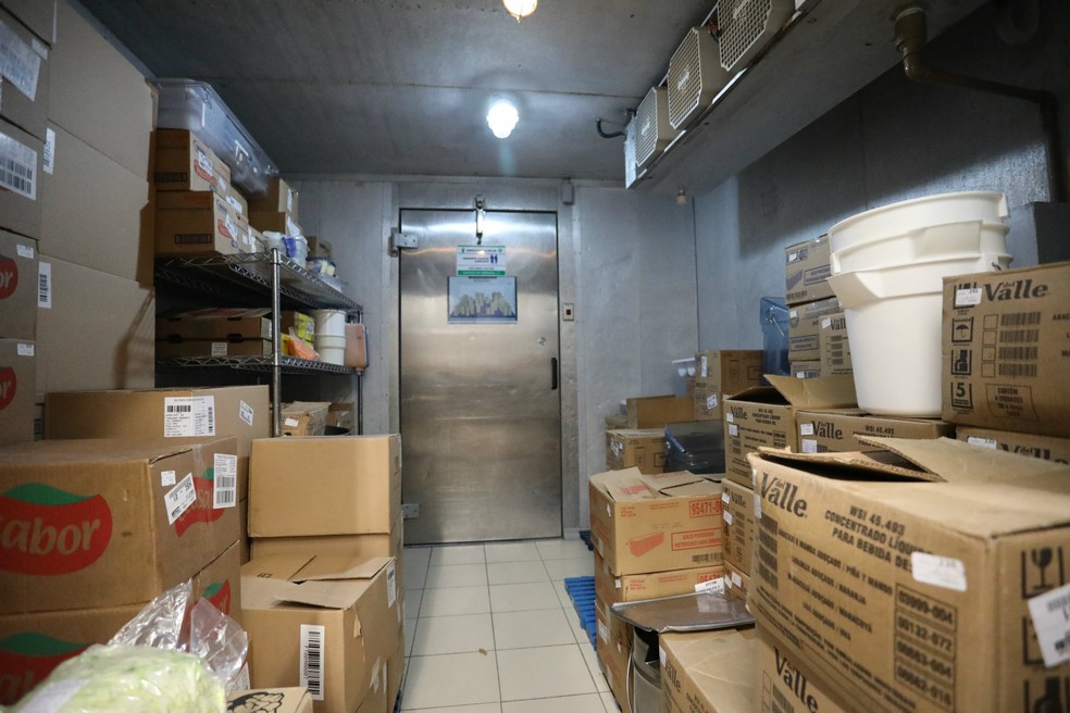 Estoque de produtos resfriados do McDonald's da rua Henrique Schaumann, em São Paulo (Foto: Fábio Tito/G1)