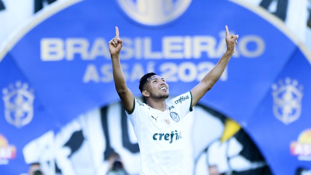 Rony comemora gol em clássico contra o Santos