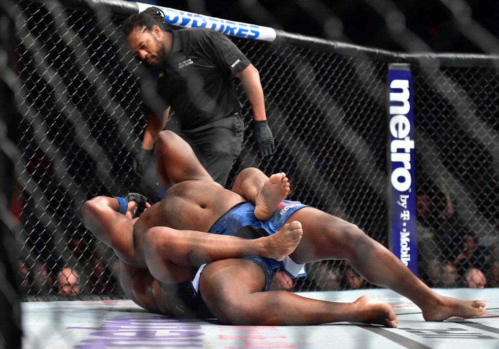 Daniel Cormier finaliza Derrick Lewis na luta principal do UFC 230 â?? Foto: Jason Silva