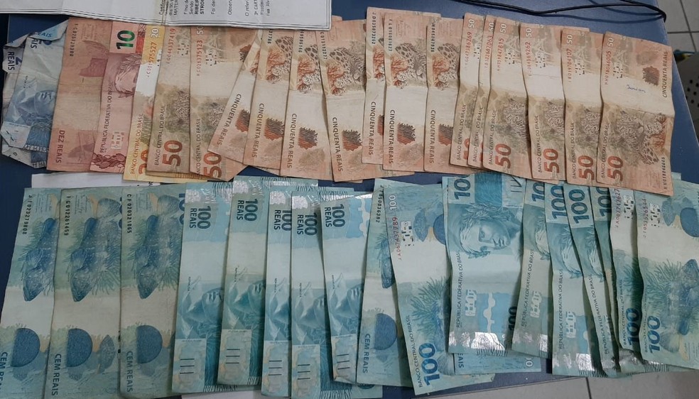 Dinheiro apreendido com suspeito de arrastão em Teresina — Foto: Divulgação/Polinter