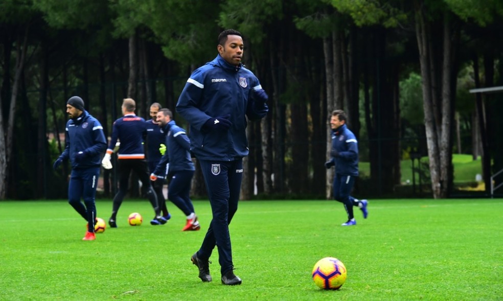 Robinho durante treinamento na Turquia — Foto: Twitter/Istanbul Basahsehir