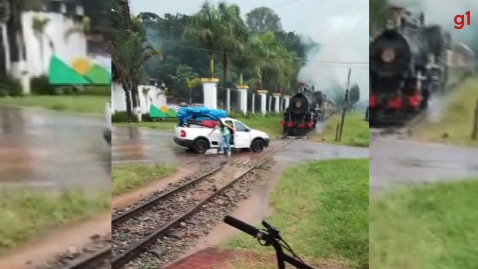 Trem turístico consegue frear antes de bater em carro que parou em cima do trilho em São Lourenço (MG) — Foto: Reprodução