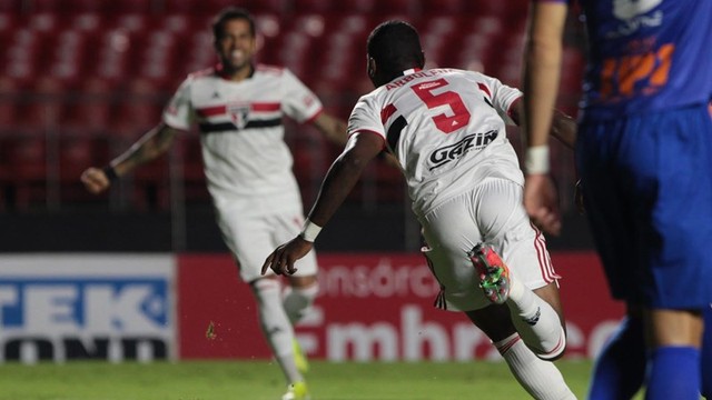 Arboleda comemora gol do São Paulo