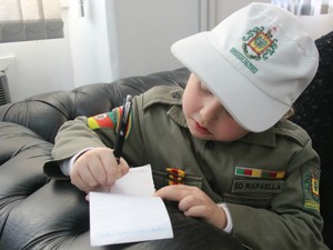Soldado Rafaella Trindade, farda, Brigada Militar, autismo, autista, QG, multa (Foto: Igor Grossmann/G1)