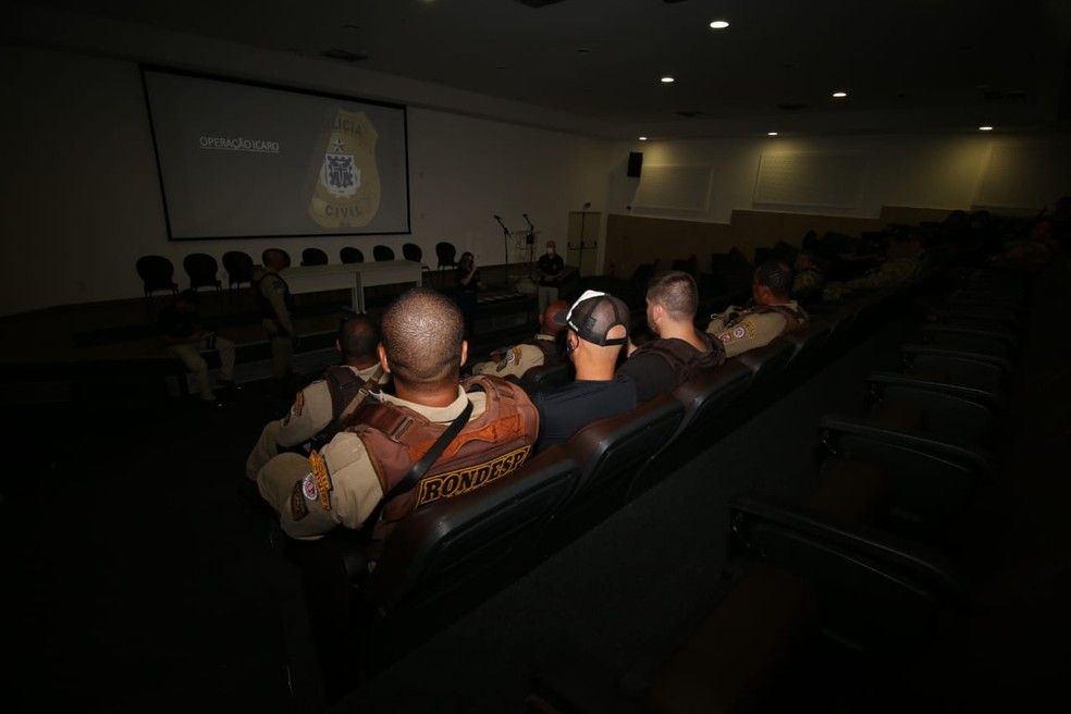 Policiais civis e militares deflagram a Opera&ccedil;&atilde;o &Iacute;caro na Bahia e em S&atilde;o Paulo &mdash; Foto: Alberto Maraux/SSP-BA