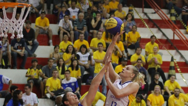 Nádia basquete são josé feminino (Foto: Antônio Basílio/PMSJC)