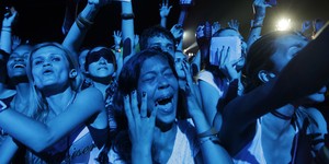 Fãs vão à loucura durante show de John Mayer (Ricardo Moraes/Reuters)