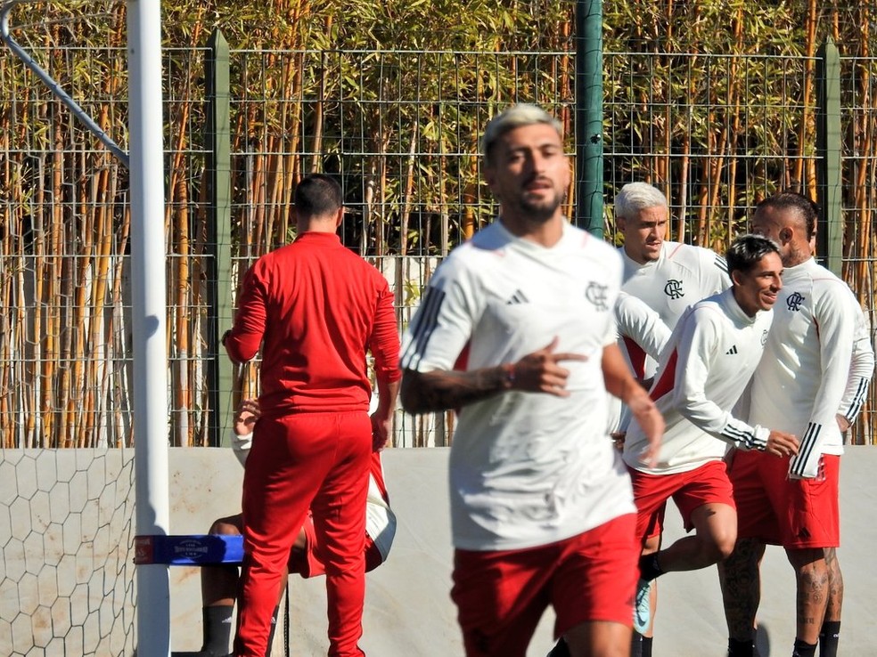 Arrascaeta em treino do Flamengo no Marrocos — Foto: Fred Gomes