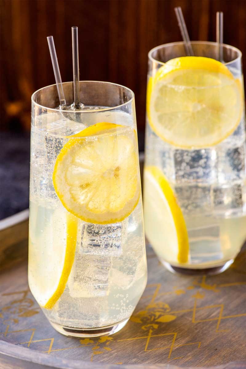 Qual O Copo Certo Para Servir Cada Tipo De Drink Casa Vogue Comida Bebida As frutas são batidas no liquidificador com mel e suco de laranja. qual o copo certo para servir cada tipo
