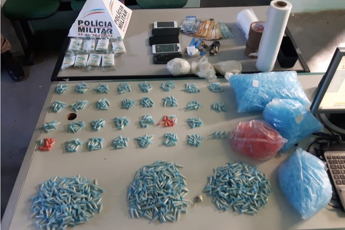 Mais de mil pinos de cocaína são apreendidos durante operação em Além