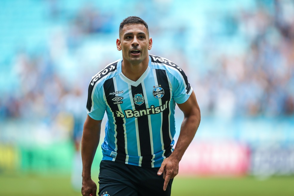 Diego Souza em vitória do Grêmio na Arena — Foto: Lucas Uebel/Grêmio
