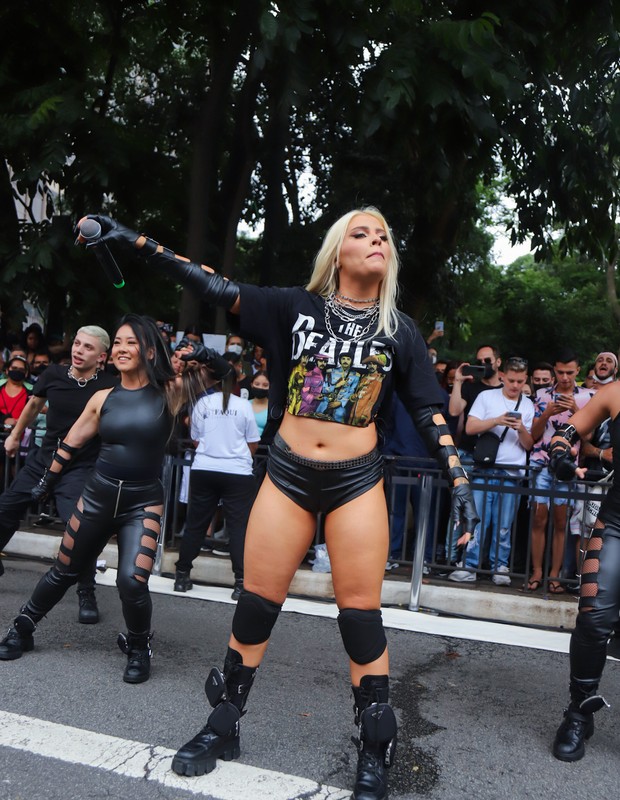 Luísa Sonza faz show surpresa na Avenida Paulista em São Paulo (Foto: Patrícia Devoraes/Brazil News)