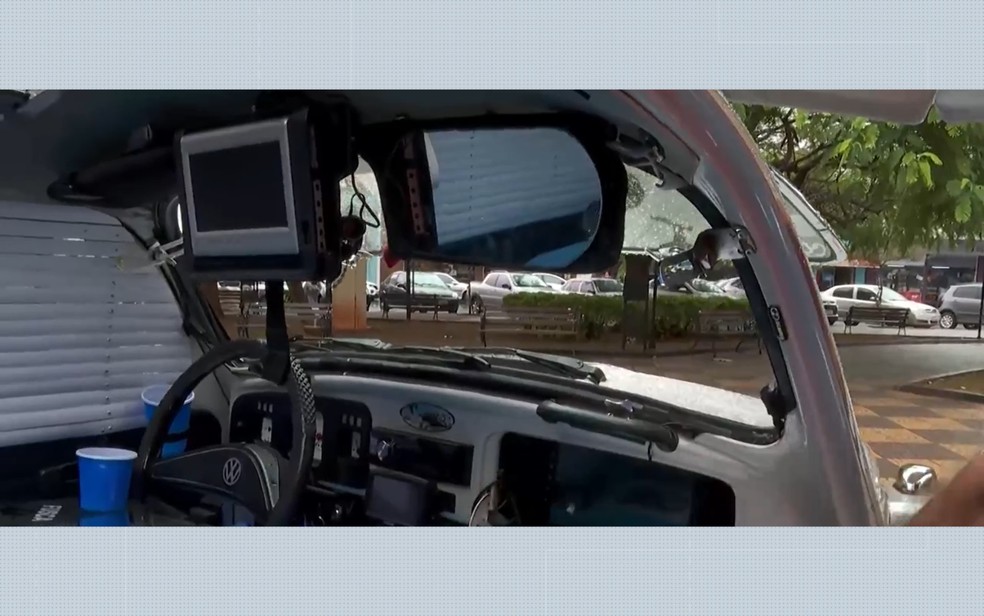 'Fusca-hotel' do seu Benevides tem televisão, central multimídia, espelho e mais — Foto: Reprodução/TV Globo