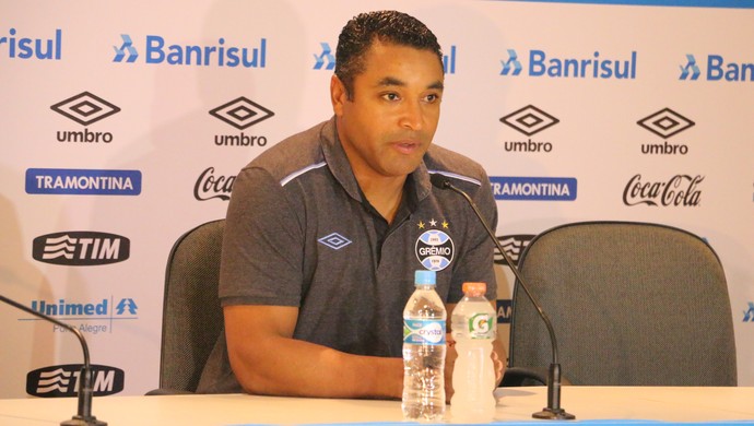 Roger admite desatenção, mas elogia força de reação no 2º tempo