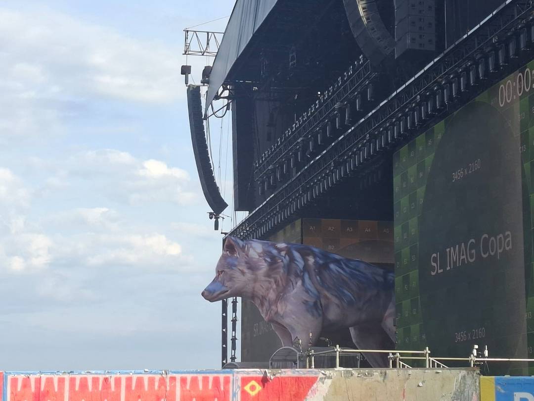 Palco na Praia de Copacabana onde a cantora Shakira vai se apresentar