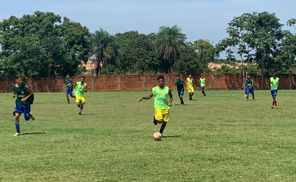 Poconé treina em Cuiabá e mandará os jogos na capital — Foto: Derik Bueno