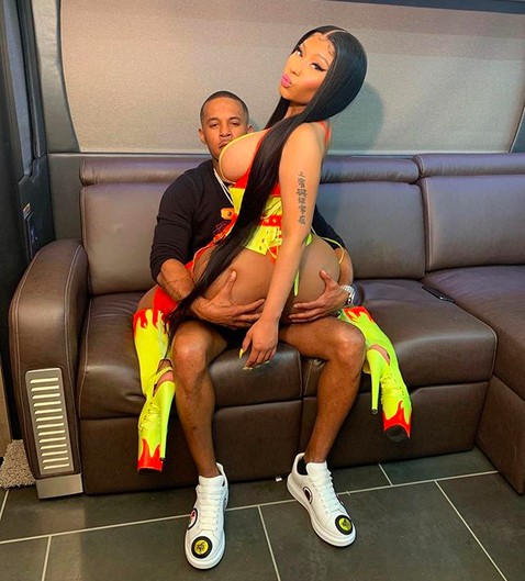 A rapper Nicki Minaj no colo do marido (Foto: Instagram)