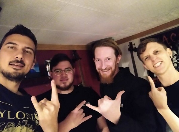 Os membros do conjunto belga de death metal Omicron (Foto: Facebook)