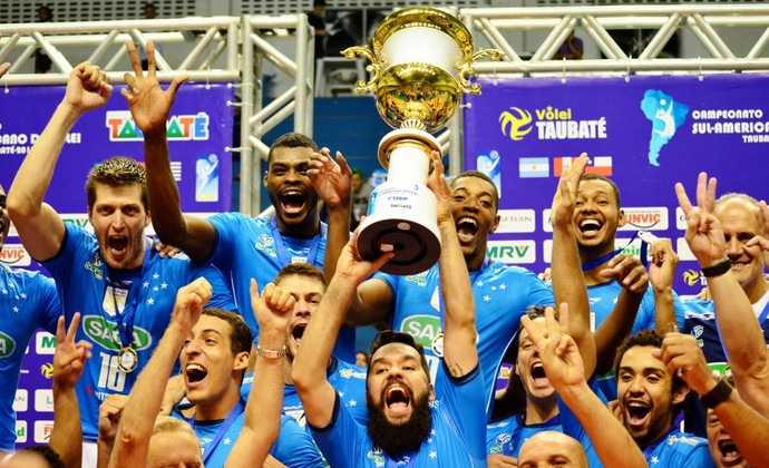 William Arjona destaca seriedade do Cruzeiro para título do Sul-Americano