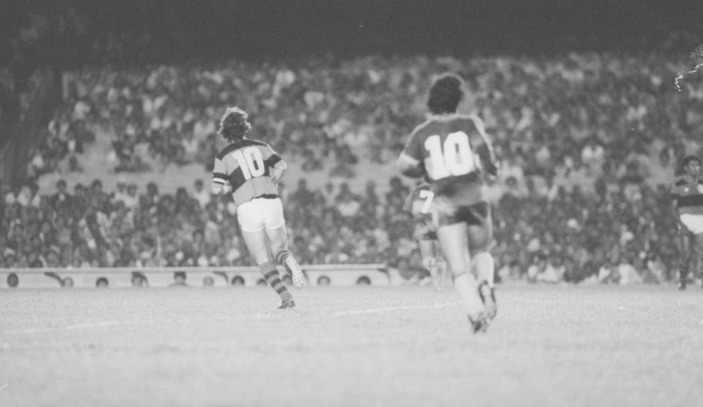 Zico e Maradona em Flamengo 2x0 Boca de 1981 — Foto: O Globo
