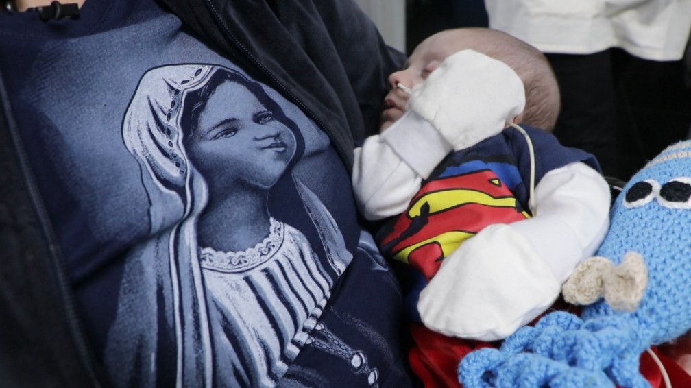 Mãe vê filho recém-nascido pela 1ª vez em Presidente Prudente — Foto: Santa Casa de Presidente Prudente 