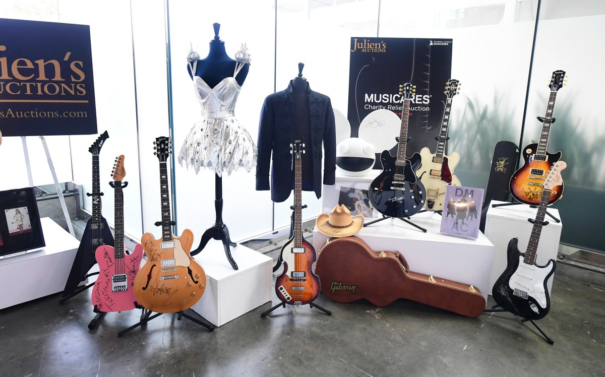 Guitarra de Keith Richards e baixo de Paul McCartney serão leiloados em Los Angeles | Pop & Arte