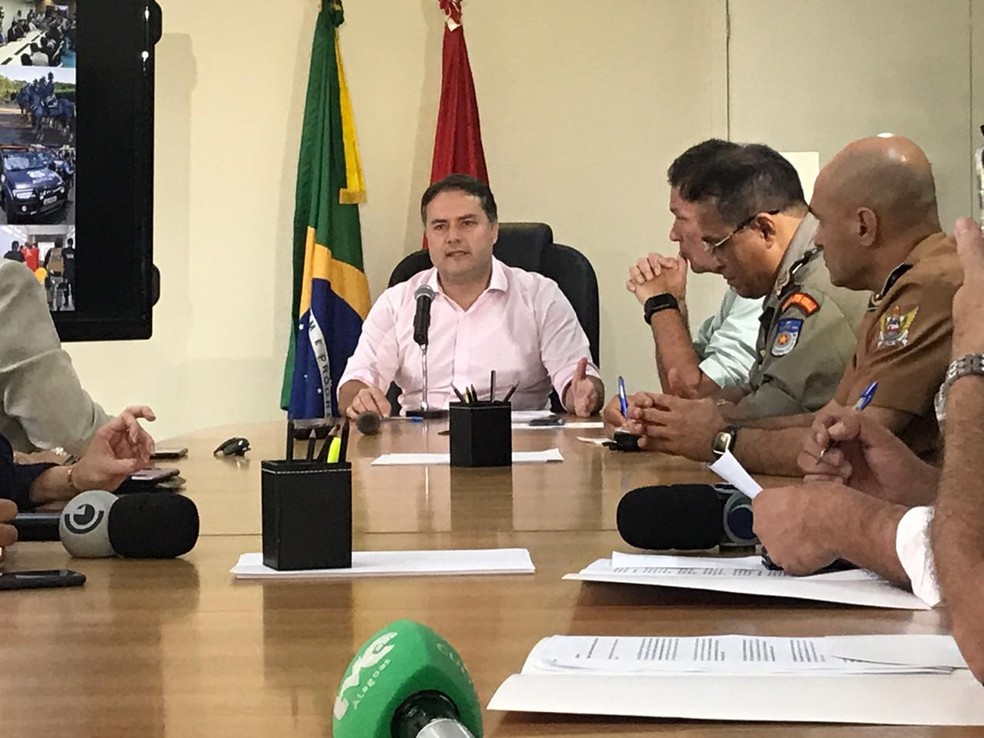 Governador Renan Filho fala sobre ação judicial movida pelo Estado para evitar venda da Braskem — Foto: Michelle Farias/G1