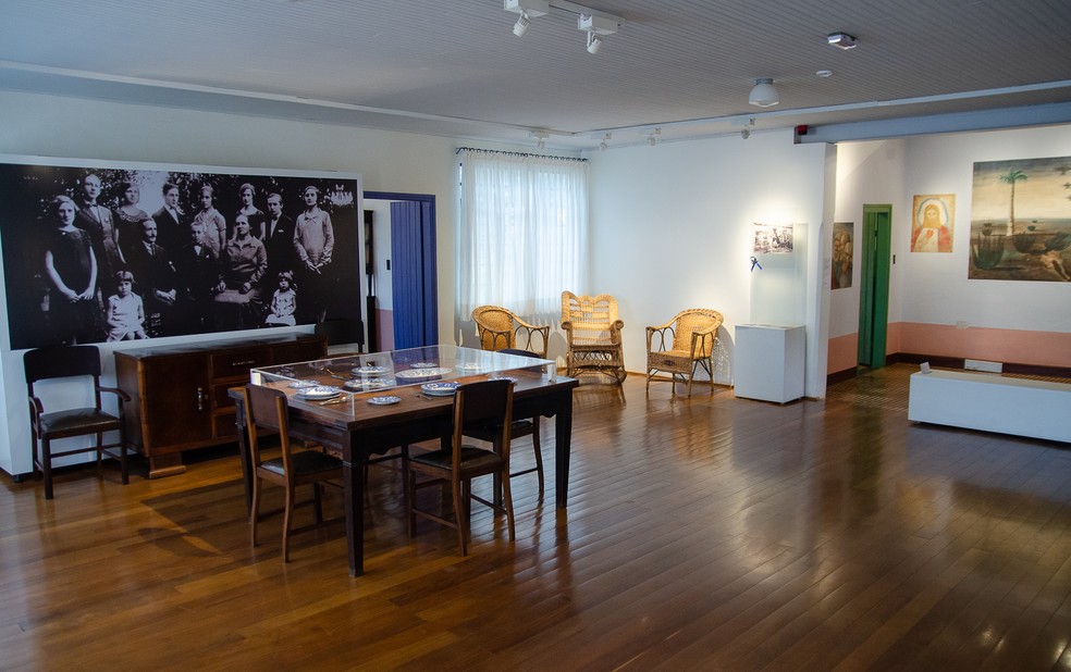 Museu preserva sala de estar da casa de Candido Portinari com mobiliário original em Brodowski, SP — Foto: Érico Andrade/G1