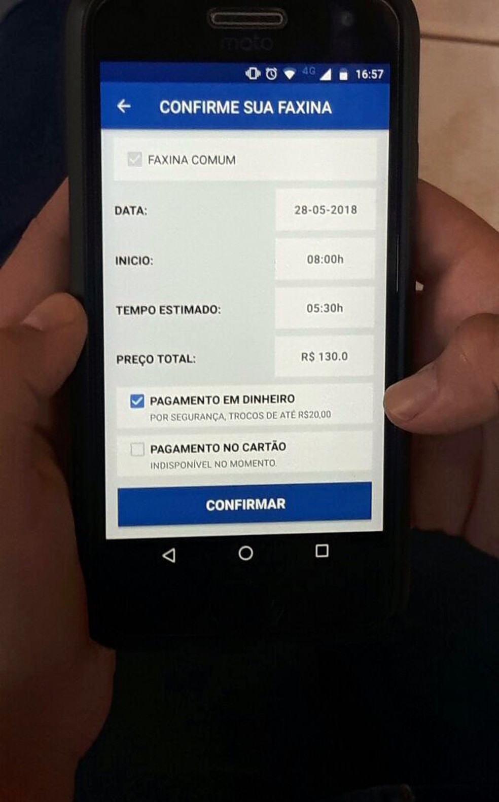 Para o agendamento da faxina, o usuário preencha com campos com dia, horário e cômodos a serem limpados (Foto: Jade Castilho/G1)