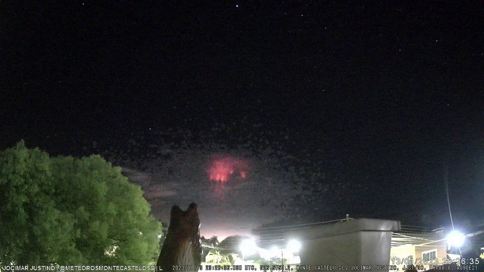 Fenômeno dos 'sprites vermelhos' é flagrado por câmera em Monte Castelo — Foto: Reprodução/Jocimar Justino