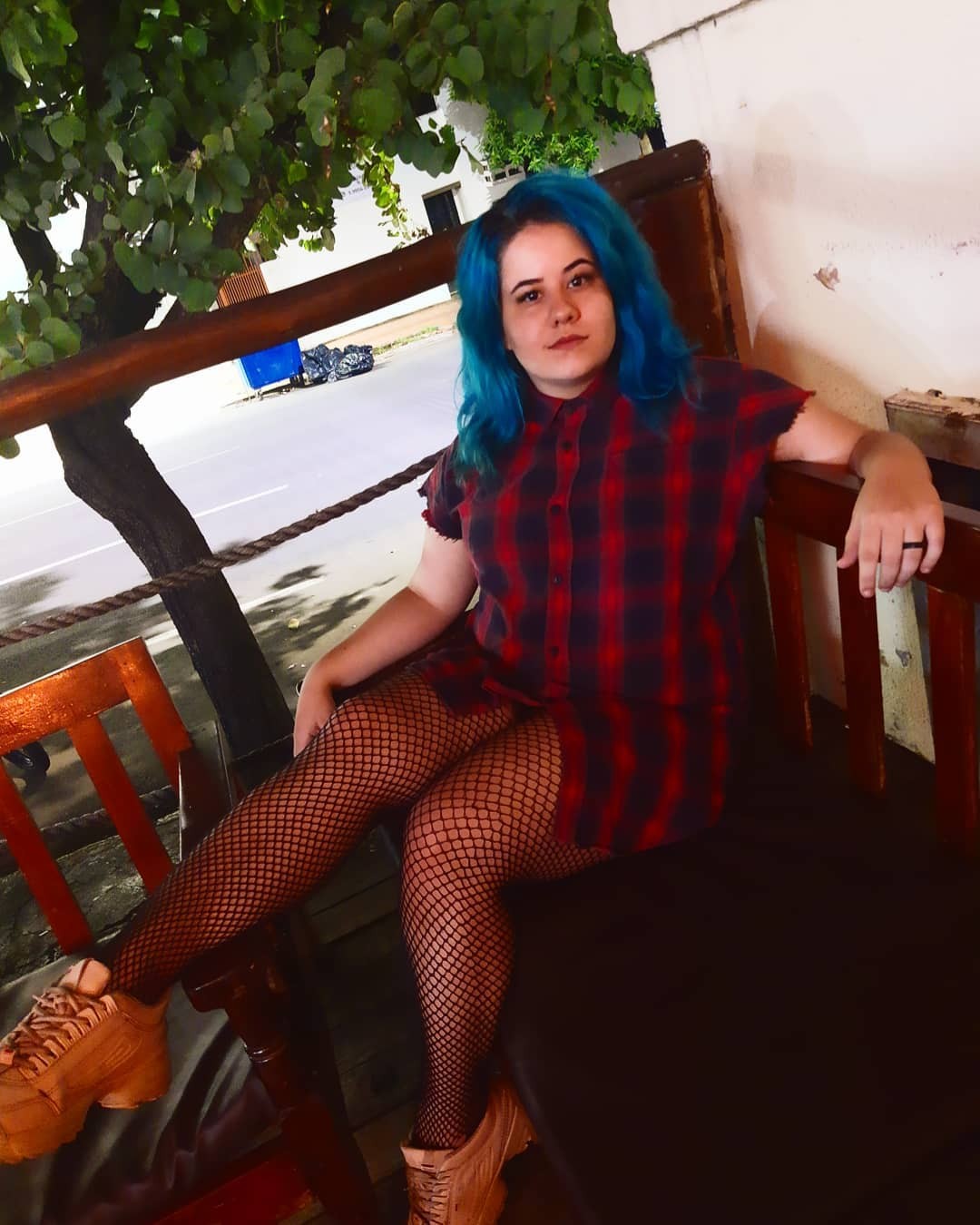 Karol Lannes com o cabelo azul  (Foto: Reprodução Instagram)