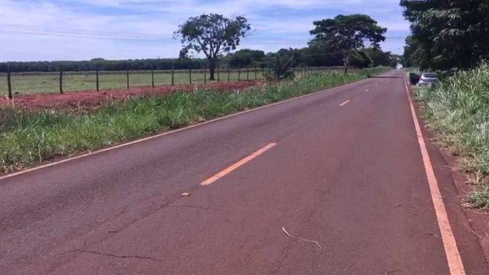 Acidente foi na Vicinal Odilon Nogueira de Aguiar, prÃ³ximo a MesÃ³polis â?? Foto: NotÃ­cias Grandes Lagos/DivulgaÃ§Ã£o