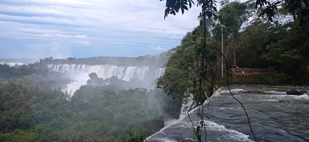 The body of a Canadian tourist who fell in the Iguaçu Falls is identified by the IML |  west and southwest