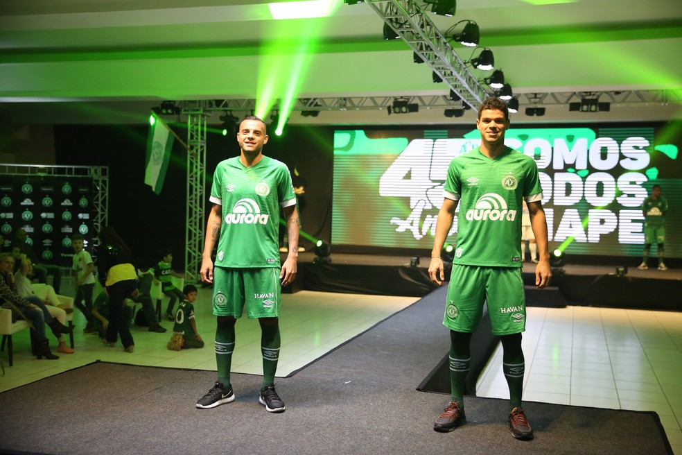 Lançamento da camisa ocorreu nesta quinta-feira (Foto: Sirli Freitas/Chapecoense)