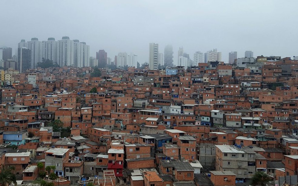 Paraisópolis, segunda maior favela de São Paulo, é vizinha de área nobre  (Foto: Felipe Souza/BBC Brasil)