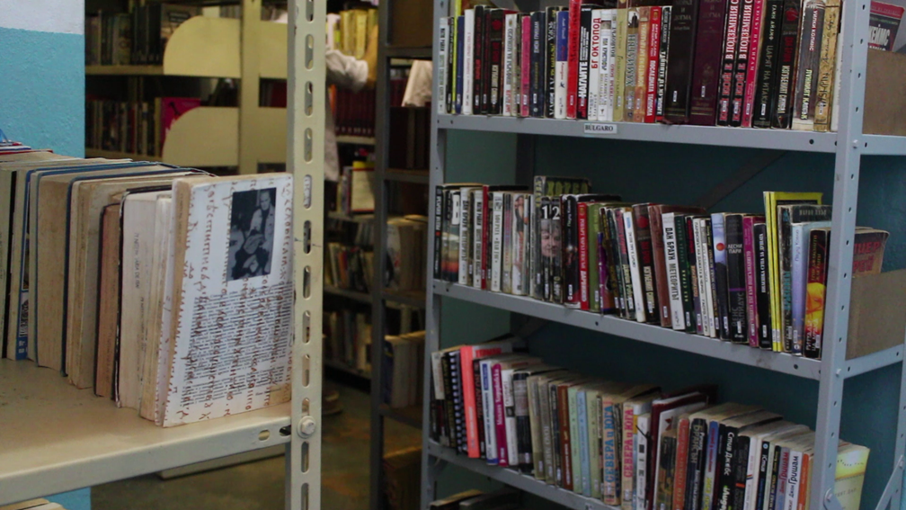Biblioteca na cadeia de Itaí é composta por 21 mil livros de 38 idiomas (Foto: Carlos Dias/G1)