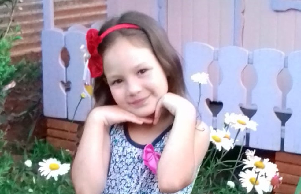 Menina de 8 anos morreu enforcada em corda de balanço, em Cascavel — Foto: Arquivo pessoal