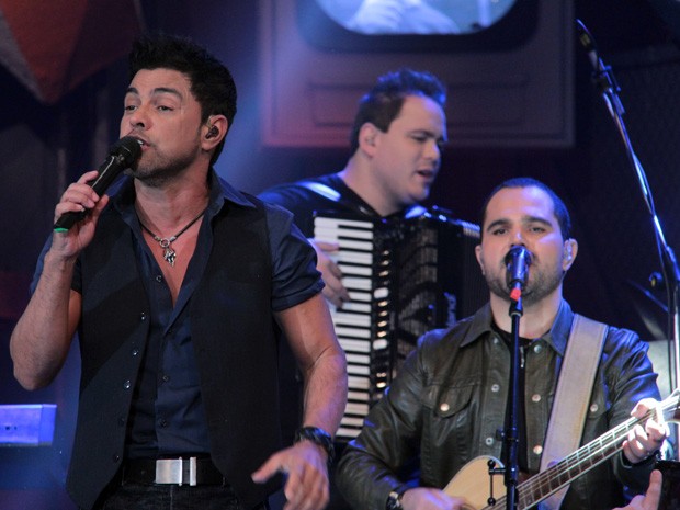 Zezé Di Camargo &amp; Luciano cantam no programa 'Altas Horas' (Foto: TV Globo/Altas Horas)