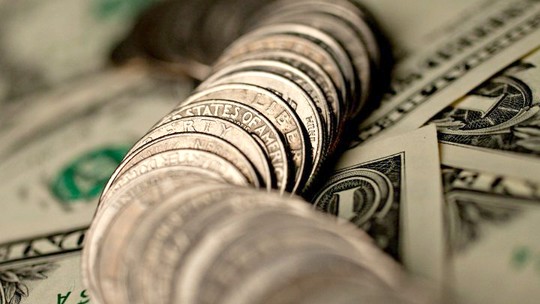 Dólar fecha em queda após apresentação de regras fiscais 