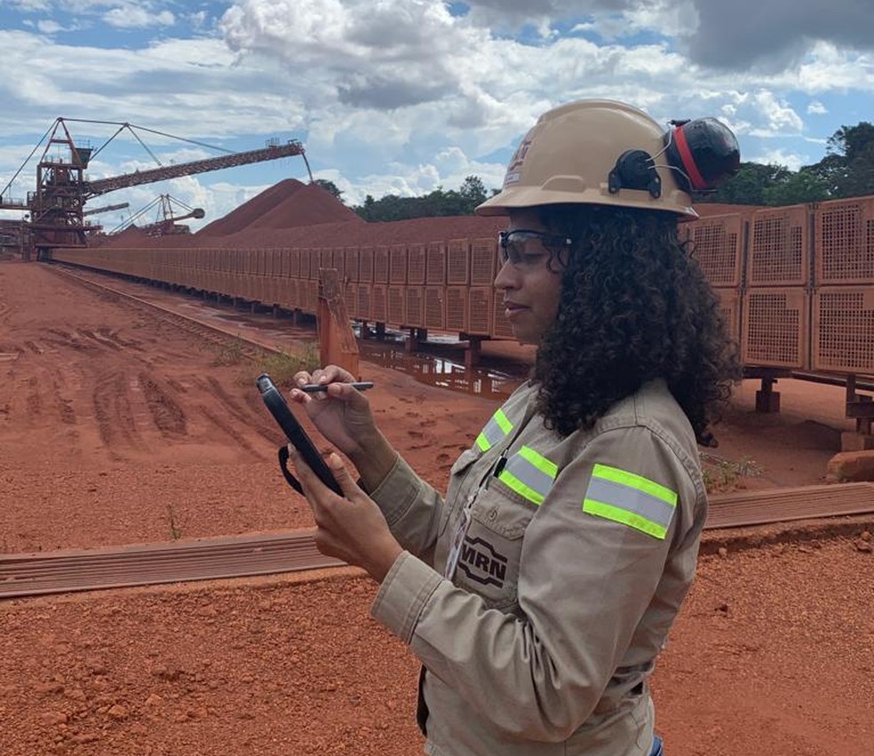 Para Júlia Gabriela ainda é um desafio se tornar líder e gestora na indústria, em particular nos segmentos da construção, obras e mineração — Foto: Ascom MRN/Divulgação