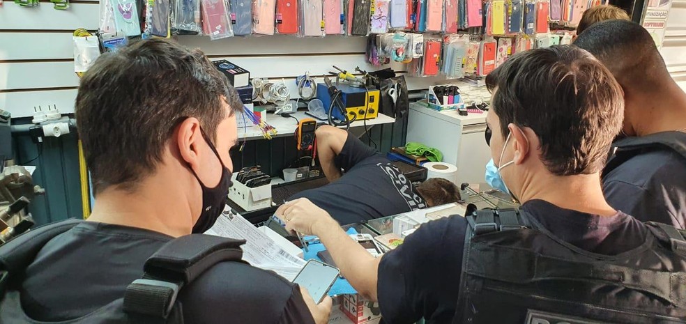 Polícia Civil faz operação contra venda de celulares roubados na Rodoviária do Plano Piloto, em Brasília — Foto: Polícia Civil/Divulgação