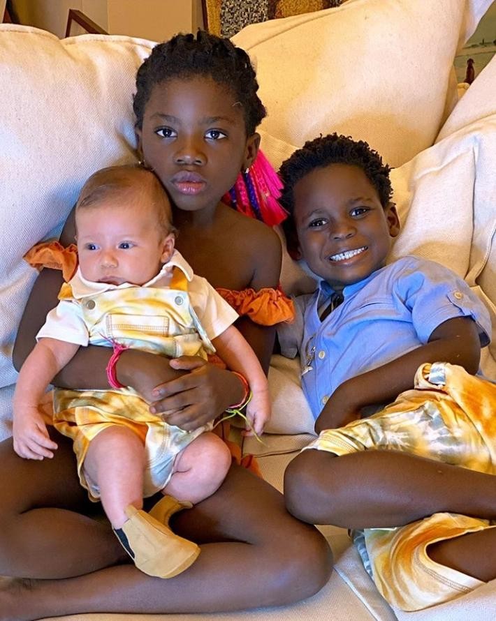 Zyan, Titi e Bless são filhos de Giovanna Ewbank e Bruno Gagliasso — Foto: Reprodução 