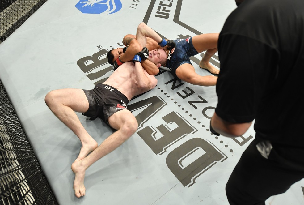 Makwan Amirkhani finalizou e apagou Danny Henry no primeiro round no UFC 251 — Foto: Getty Images